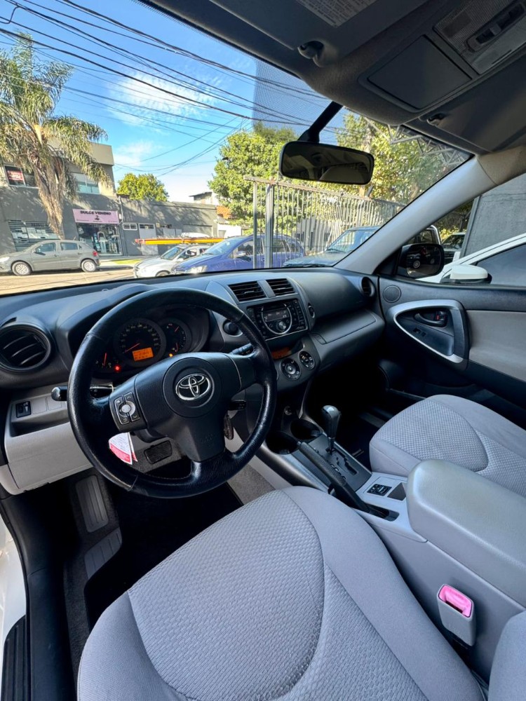 Toyota RAV4 SR5 — foto 10